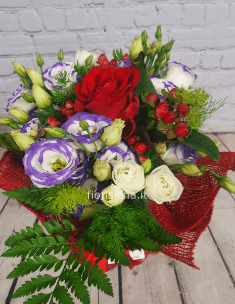 Bouquet di lisianthus e rose rosse 