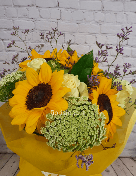 Bouquet girasoli e rose bianche
