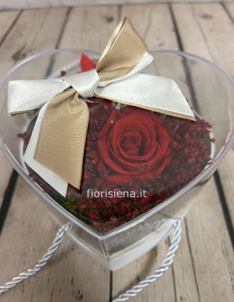 Scatola cuore con rosa stabilizzata 